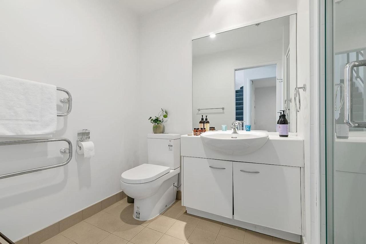 Roomy High-Ceiling Loft Apartment - Free Parking! Auckland Exterior photo